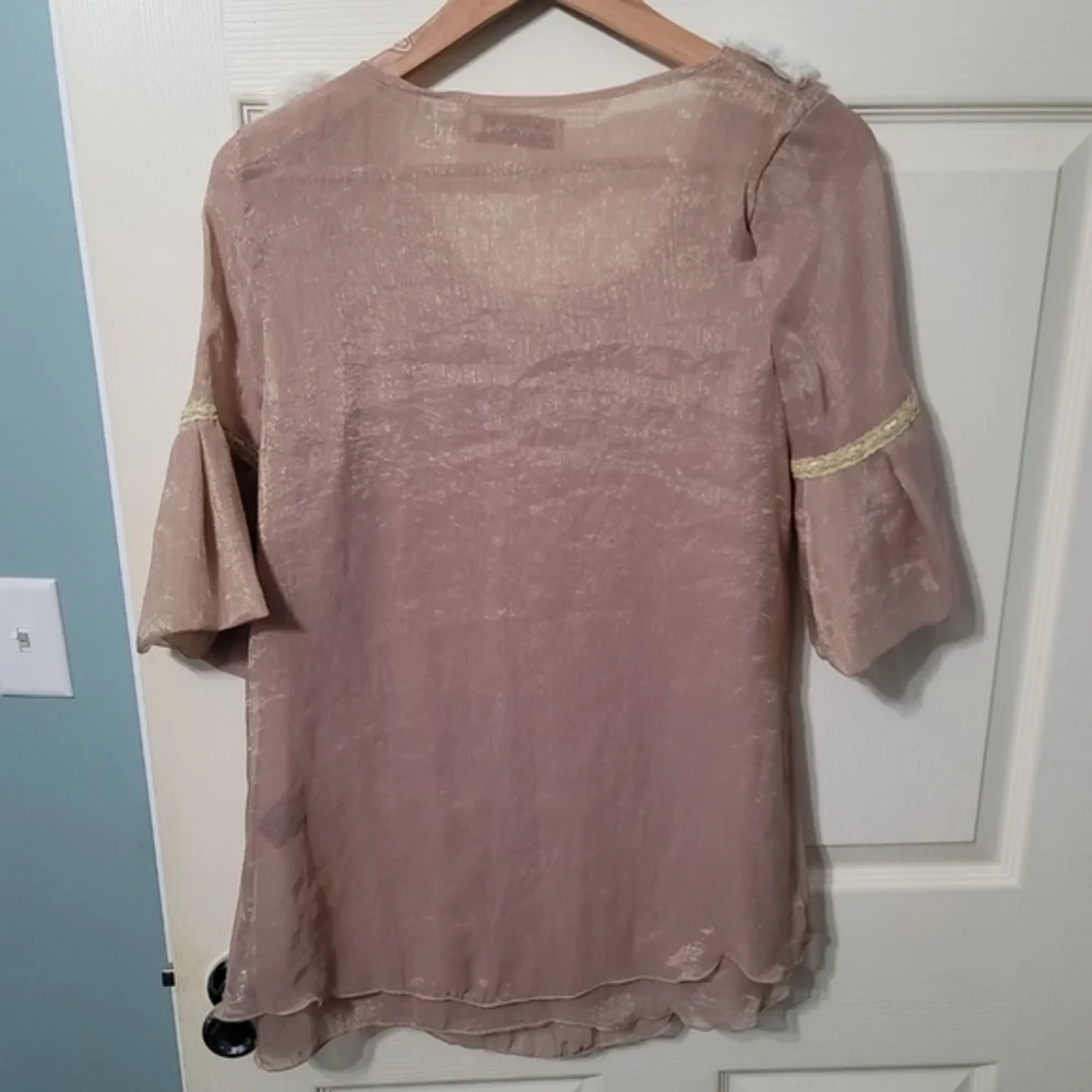 Pretty Angel Tan/Gold Silk Blend Short Flutter Sleeve Floral Top Women’s M - Picture 4 of 11